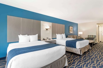 Executive Room, 2 Queen Beds, Non Smoking, Refrigerator & Microwave (with Sofabed)