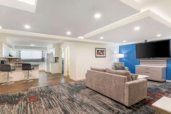 Suite, 1 King Bed, Non Smoking, Kitchen (Full Kitchen)