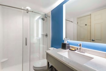 Suite, 1 King Bed, Non Smoking, Kitchen (Full Kitchen)