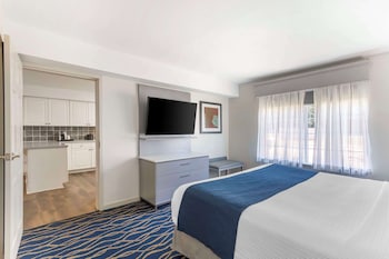 Suite, 1 King Bed, Non Smoking, Kitchen (Full Kitchen)