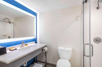 Executive Room, 2 Queen Beds, Non Smoking, Refrigerator & Microwave (with Sofabed)