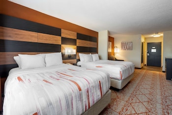 Standard Room, 2 Queen Beds, Non Smoking, Refrigerator & Microwave (with Sofabed)