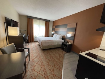 Standard Room, 1 King Bed, Non Smoking, Kitchenette