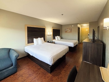 Deluxe Room, 2 Queen Beds, Smoking, Refrigerator & Microwave