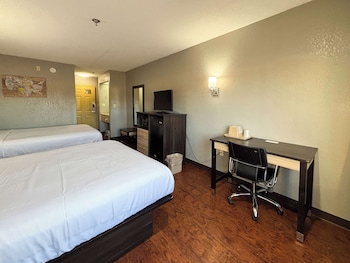 Deluxe Room, 2 Queen Beds, Smoking, Refrigerator & Microwave