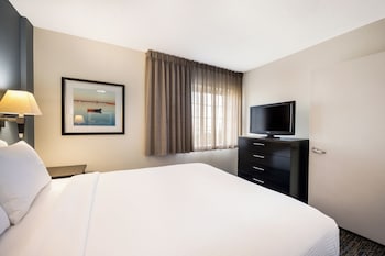 Suite, 1 Queen Bed, Accessible (One Bedroom Mobility Tub)