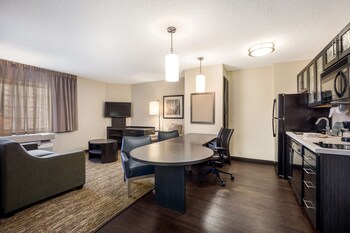 Suite, 1 Queen Bed, Accessible (One Bedroom Mobility Tub)
