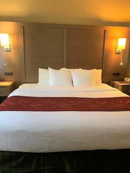 Suite, 1 King Bed, Accessible, Non Smoking (Efficiency)