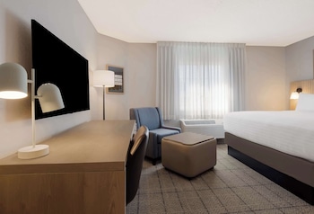 Studio Suite, 1 Queen Bed, Accessible (Mobility Roll in Shower)