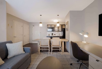 Suite, 1 King Bed (One Bedroom)