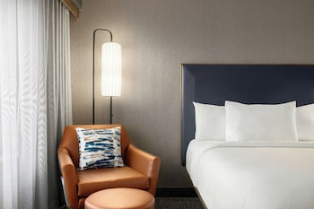 Room, 1 King Bed, Accessible Bathtub