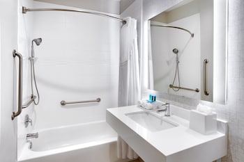 Standard Room, 1 King Bed, Accessible (Hearing, Mobility)