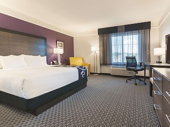 Room, 1 King Bed, Accessible, Non Smoking (Bathtub w/ Grab Bars)