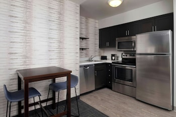 Studio, 1 King Bed with Sofa bed (Hearing Accessible)