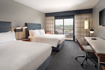 Deluxe Room, 2 Queen Beds, Balcony