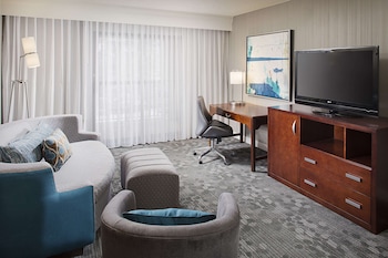 Suite, 1 King Bed, Accessible, Non Smoking