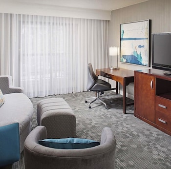 Suite, 1 King Bed, Accessible, Non Smoking