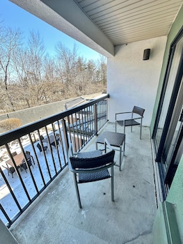 Room, 1 King Bed, Non Smoking, Balcony (Upgrade)