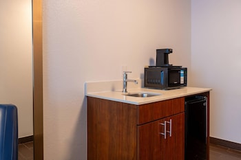Efficiency, Room, 1 King Bed, Non Smoking, Kitchenette