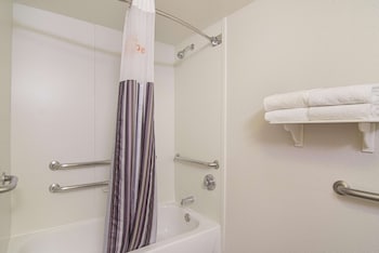Deluxe Room, 1 King Bed, Accessible, Non Smoking