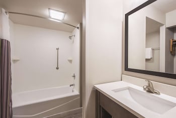 Deluxe Room, 1 King Bed, Accessible, Non Smoking