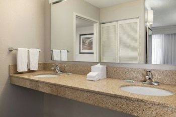 Suite, 1 Bedroom, Hearing Accessible (Transfer Shower & Roll-in Shower)