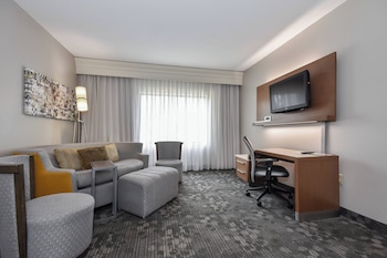 Suite, 1 Bedroom, Hearing Accessible (Transfer Shower & Roll-in Shower)