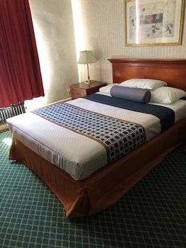 Standard Room, 1 Queen Bed