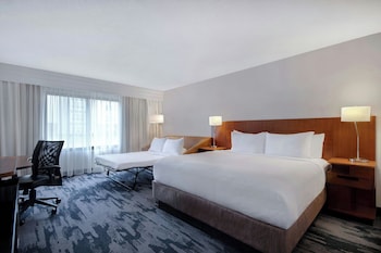 Room, 1 King Bed with Sofa bed, Hearing Accessible (Accessible Bathtub)
