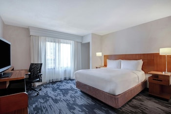 Room, 1 Queen Bed, Hearing Accessible (Accessible Bathtub)