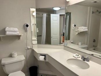 Suite, 1 King Bed, Accessible, Non Smoking (Mobility/Hearing Impaired Accessible)