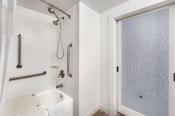 Room, 1 King Bed, Accessible, Bathtub