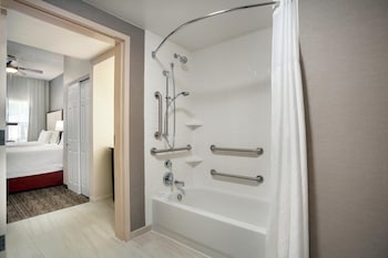Room, 2 Bedrooms, Accessible, Bathtub