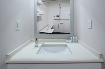 Room, 2 Queen Beds, Accessible (Roll-In Shower)
