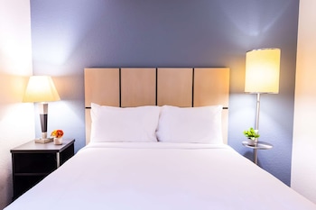 Studio Suite, 1 Queen Bed, Accessible (Mobility Tub)