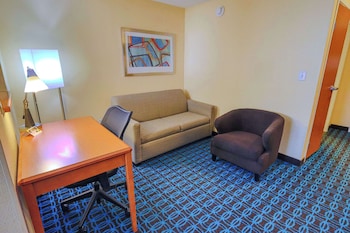 Suite, 1 King Bed, Non Smoking