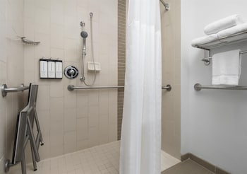 Room, 1 King Bed (Accessible, Bathtub)