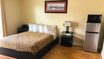 Room, 1 Queen Bed, Accessible, Refrigerator & Microwave (1 Queen Bed Accessible Non Smoking)