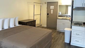Room, 2 Queen Beds, Non Smoking, Kitchenette