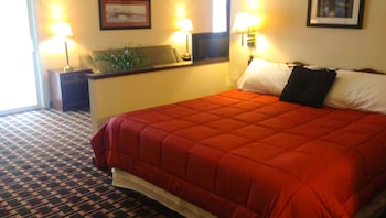 Room, Multiple Beds, Kitchenette (3 Queen Bed Family Suite Non Smoking)