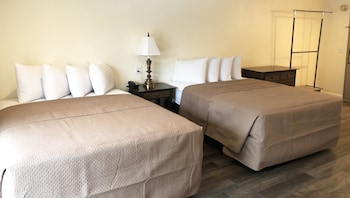 Room, 2 Queen Beds, Non Smoking, Kitchenette