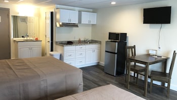 Room, 2 Queen Beds, Non Smoking, Kitchenette
