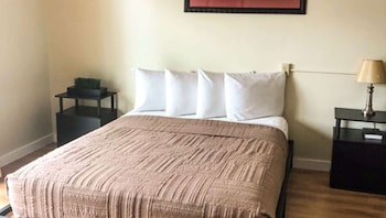 Room, 1 Queen Bed, Non Smoking, Kitchenette