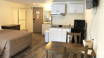 Room, 2 Queen Beds, Non Smoking, Kitchenette