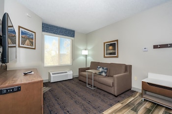 Suite, 1 King Bed, Accessible, Bathtub (Mobility & Hearing)