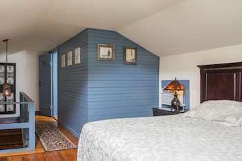 Room, Private Bathroom (#9 Light House Room)