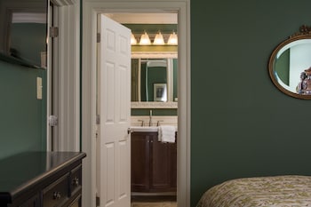 Suite, Private Bathroom (16 Suite)