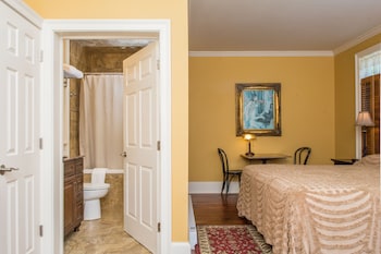 Room, Private Bathroom (11 Railroad Room)