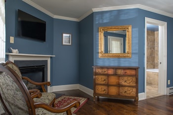 Room, Private Bathroom (Room 14)