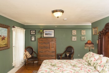 Room, Private Bathroom (#7 Galloway Room)